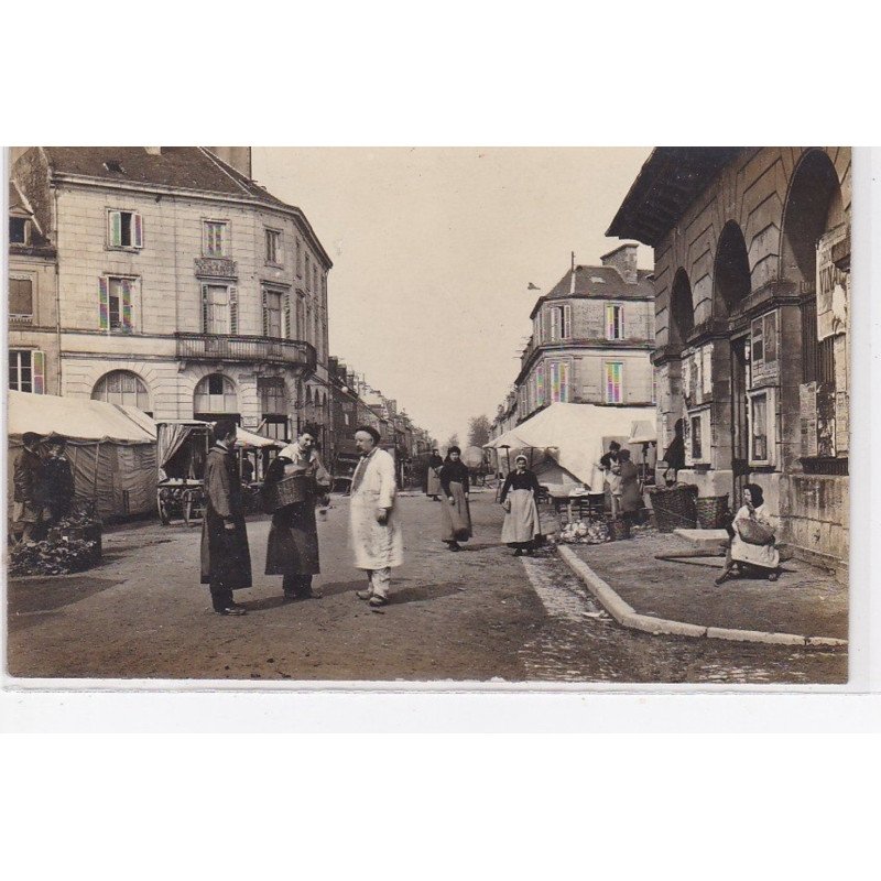 AUNAY SUR ODON : carte photo d'une scène de rue - très bon état