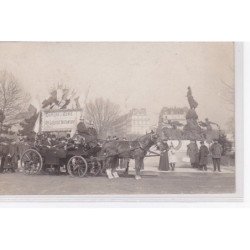 PARIS : carte photo d'un omnibus publicitaire pour la Dorure du Génie (or liquide instantané) - très bon état