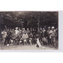 Carte photo d'une scène de chasse (photo Aubineau à THOMERY) - très bon état