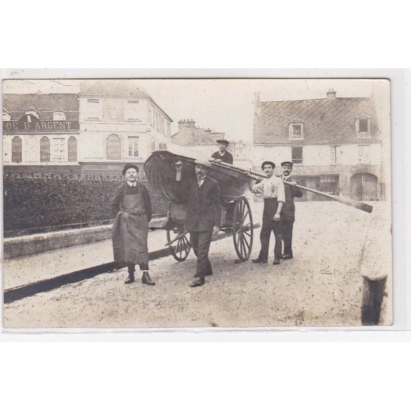 VERNON : carte photo d'un transport de barque - très bon état