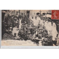 L'AVEYRON PITTORESQUE : ESTAING : une vieille coutume - la procession de la St-Fleuret - les pénitents - très bon
