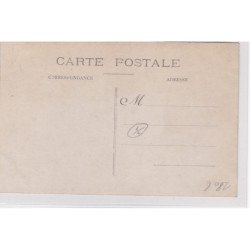 IVRY SUR SEINE : carte photo des pompiers et de leur camion (affiches publicitaires en arriere plant)- très bon état