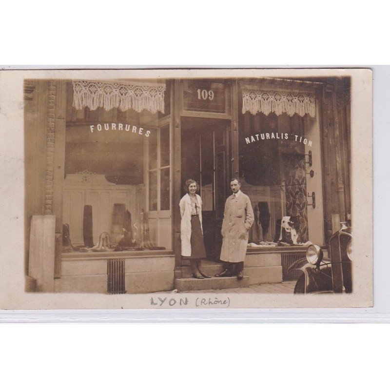 LYON : carte photo du magasin d'un naturaliste - bon état