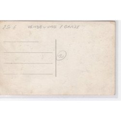 VENDEUVRE : carte photo de moissoneuses des établissements Vendeuvre - très bon état