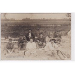 SORIO : carte photo d'ouvriers au repos - très bon état