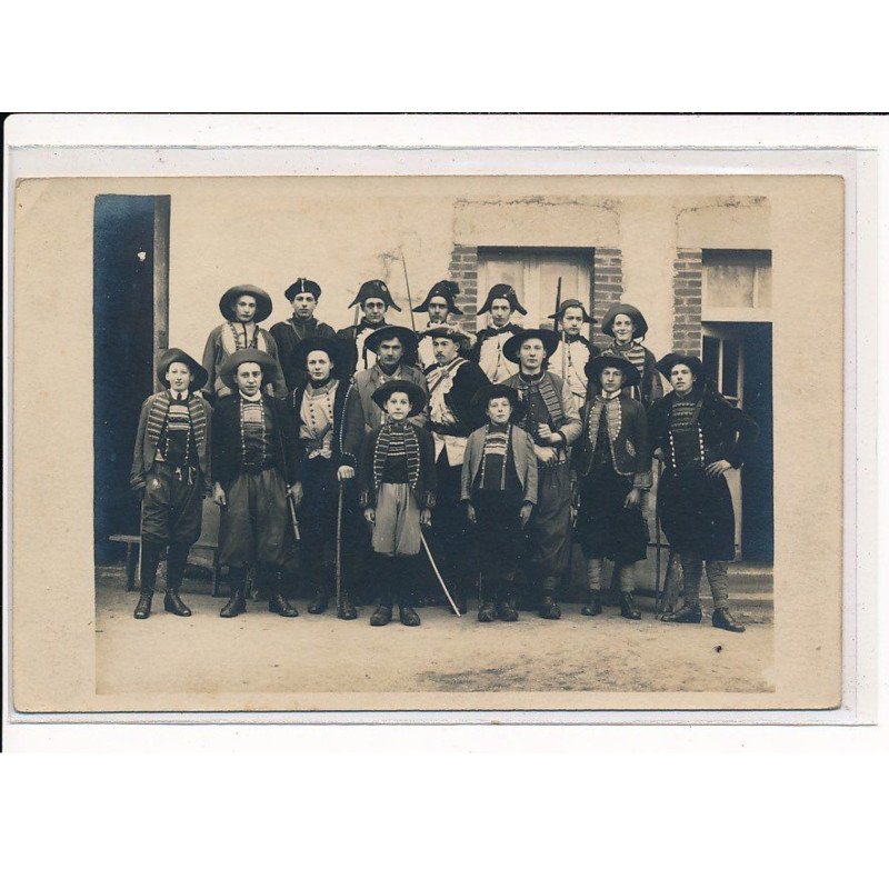 BUSSY EN OTHE? : Photo en Costumes - très bon état