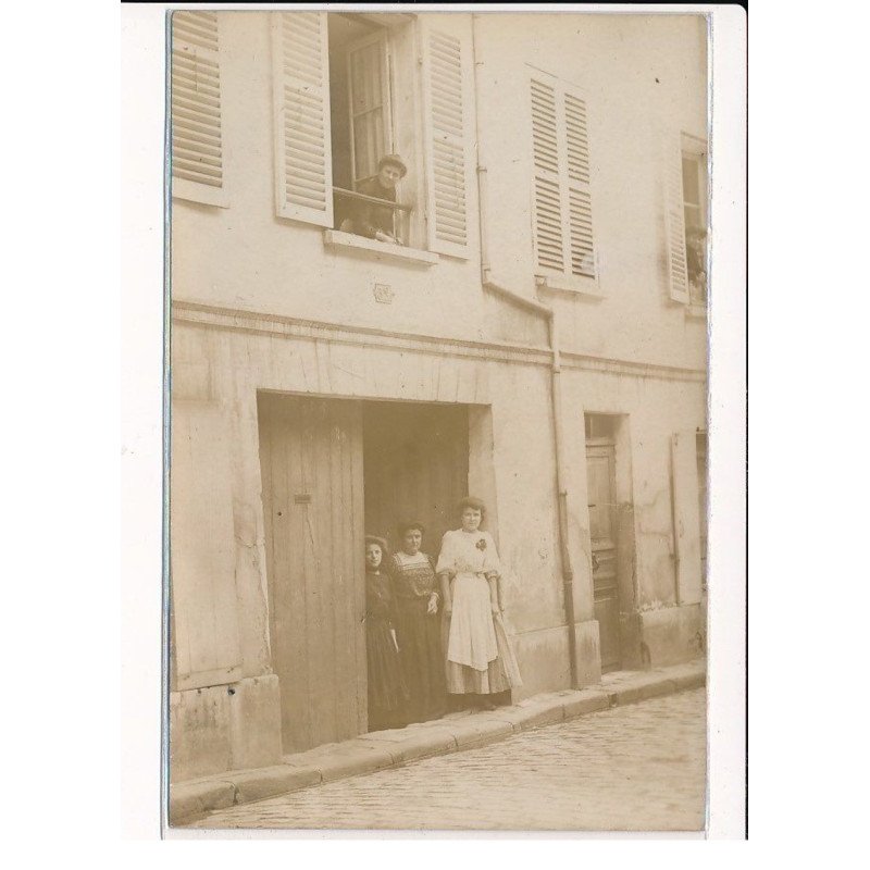 MONTREUIL : 1909, petit groupe de Femmes - très bon état MONTREUIL : 1909, petit groupe de Femmes - très bon état