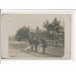 Des Chasseurs et leurs chiens - très bon état