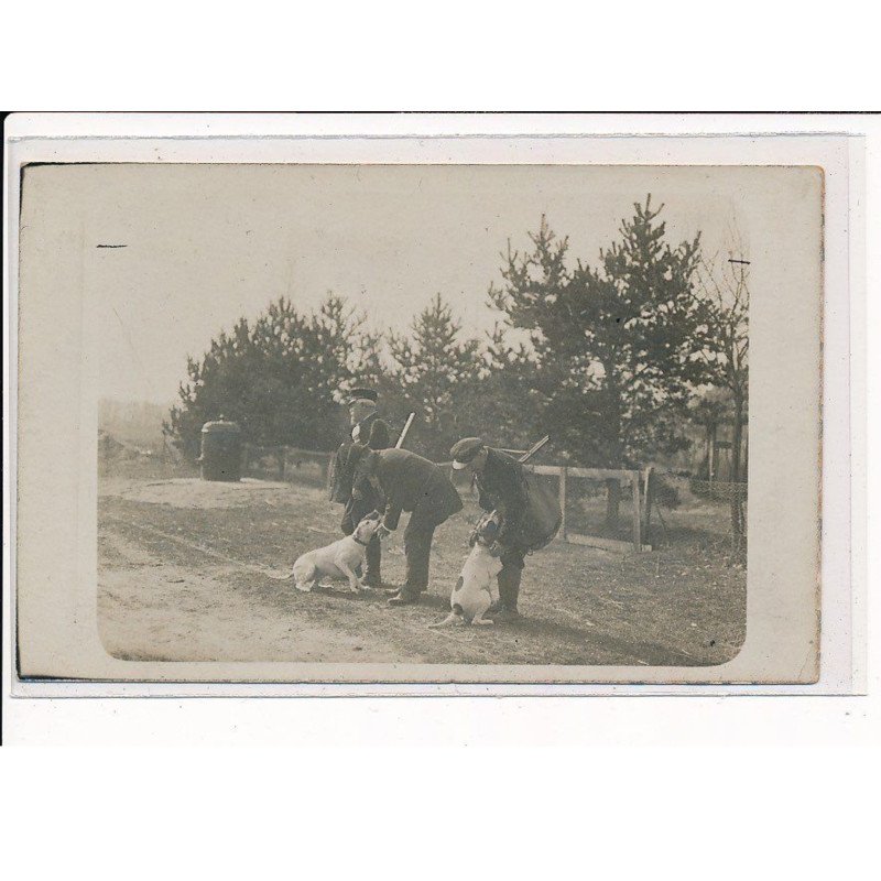 Des Chasseurs et leurs chiens - très bon état