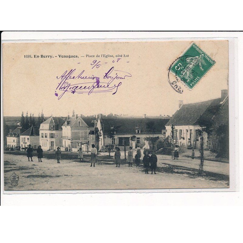 VEAUGUES : Place de l'Eglise, Côté Est - très bon état