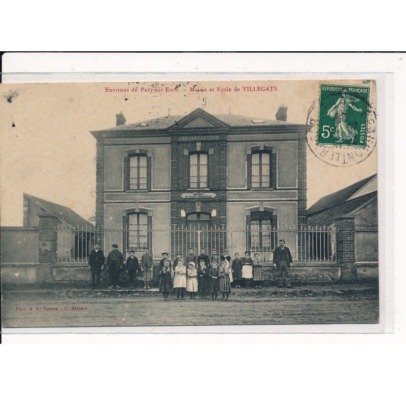 VILLEGATS : Mairie et Ecole - très bon état