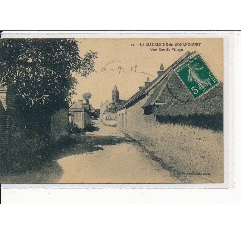 LA MADELEINE-de-NONANCOURT : Une Rue du Village - très bon état