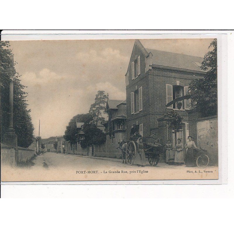 PORT-MORT : La Grande Rue, près l'Eglise - très bon état