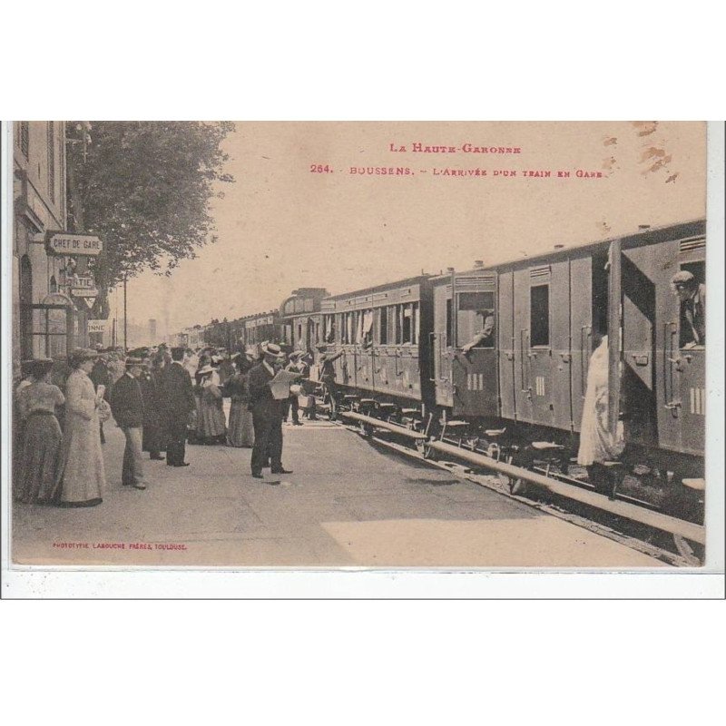 LA HAUTE GARONNE : BOUSSENS : l'arrivée d'un train en gare : la gare - état