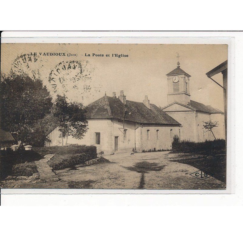 LE VAUDIOUX : La Poste et l'Eglise - très bon état
