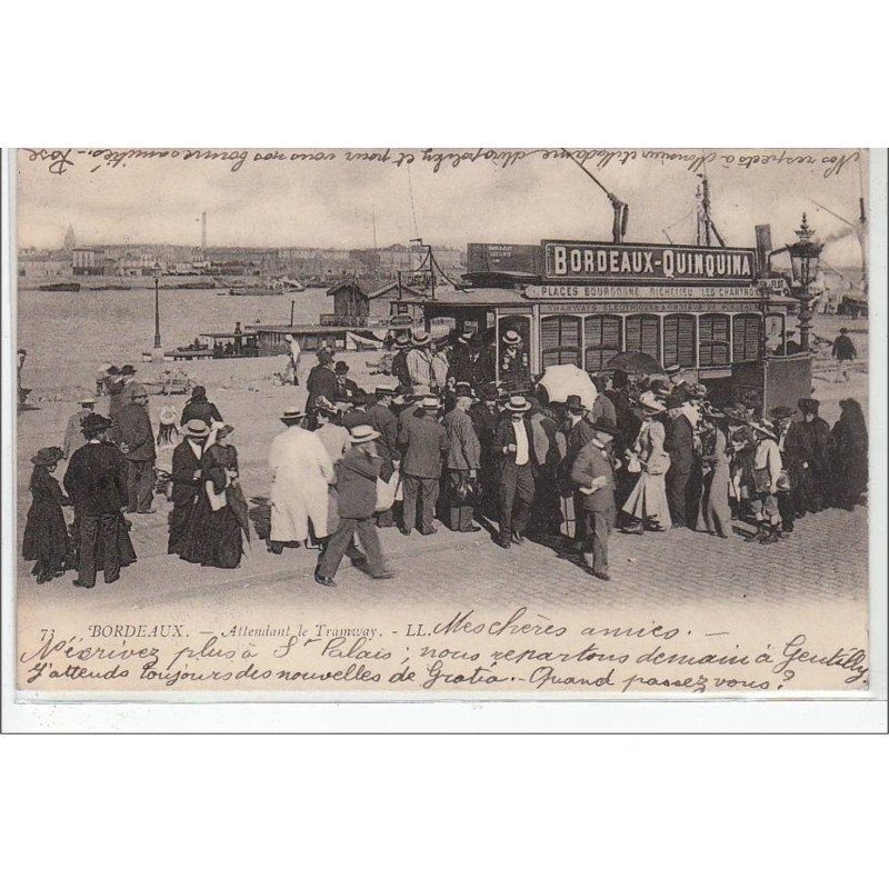 BORDEAUX : attendant le tramway - très bon état