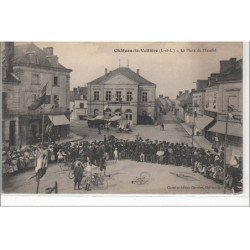 CHATEAU LA VALLIERE : la place du marché - très bon état