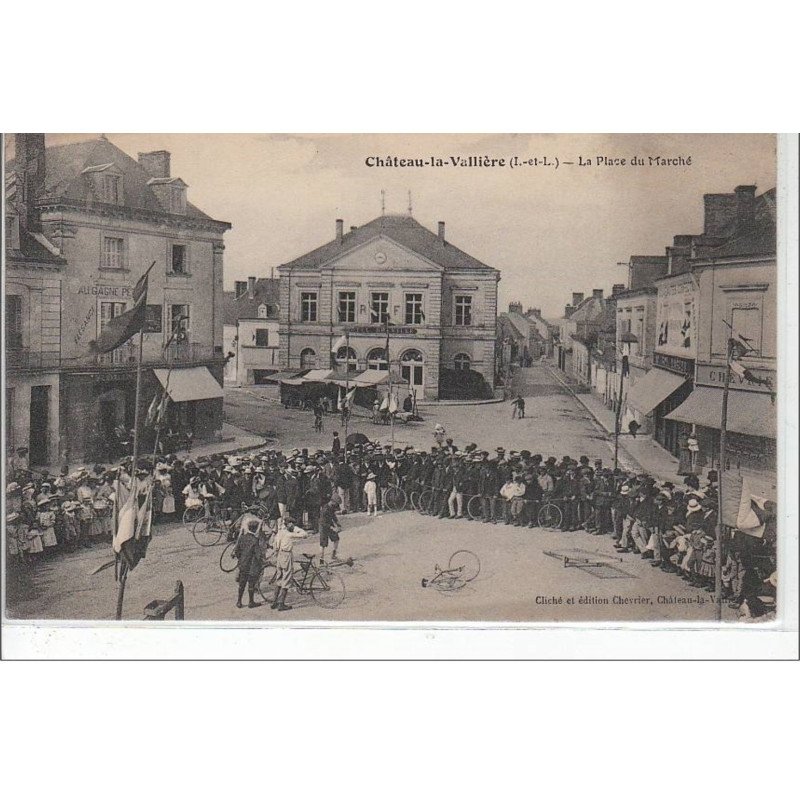 CHATEAU LA VALLIERE : la place du marché - très bon état CHATEAU LA VALLIERE : la place du marché - très bon état