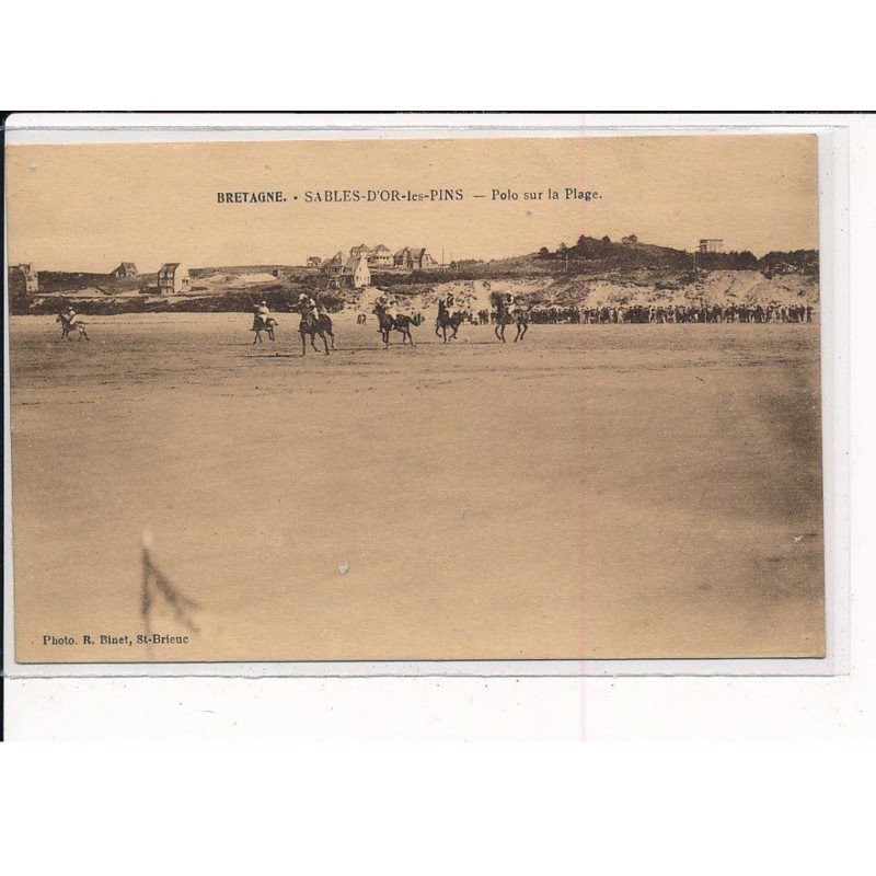 SABLES-D'OR-les-PINS : Polo sur la Plage - très bon état SABLES-D'OR-les-PINS : Polo sur la Plage - très bon état