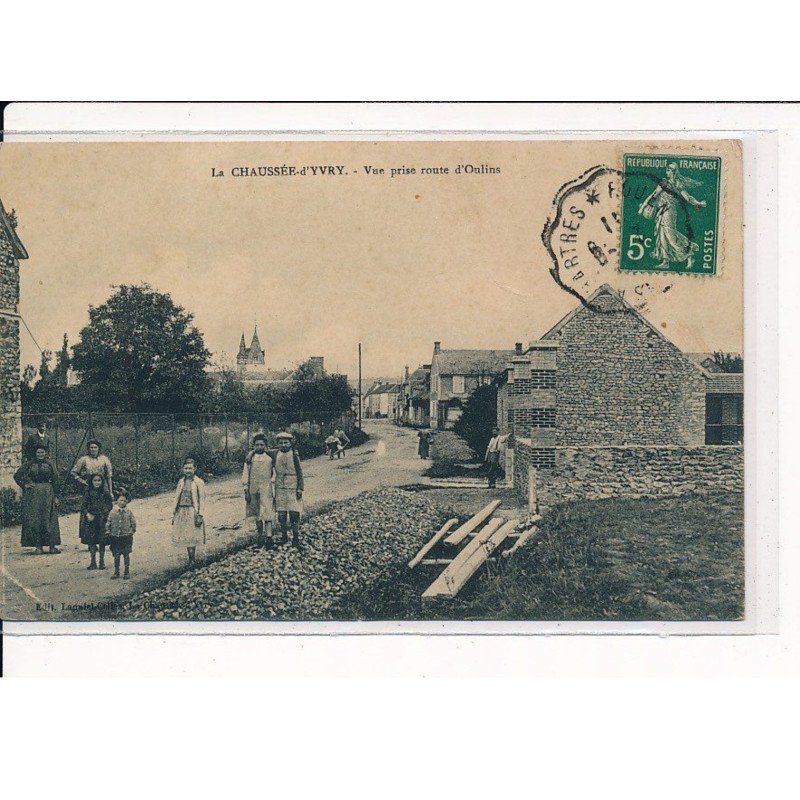 LA CHAUSSEE-D'YVRY : Vue prise route d'Oulins - très bon état