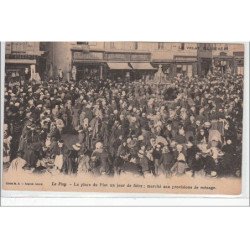 LE PUY : la place du Plot n jour de foire - marché aux provisions de ménage - très bon état