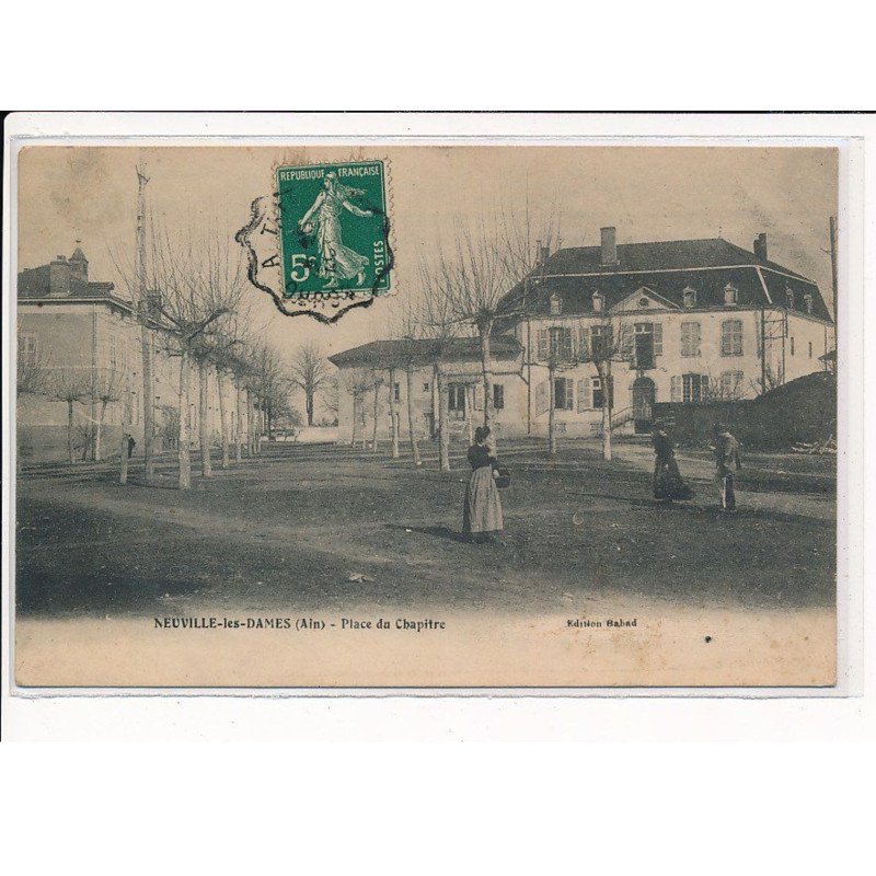NEUVILLE-les-DAMES : Place du Chapitre - très bon état