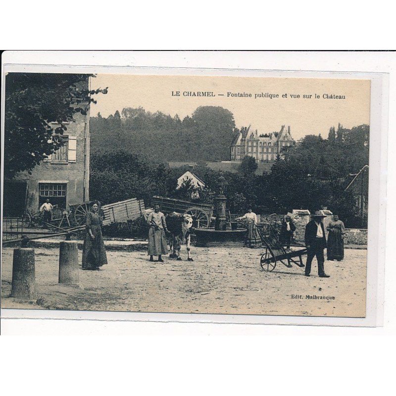 LE CHARMEL : Fontaine publique et vue sur le Château - très bon état