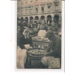 TOULOUSE : Types de la Rue, les Frites sur la Place du Capitole - très bon état