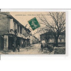 LANNEPAX : Vieilles Maisons du XVème siècle et la Place - très bon état
