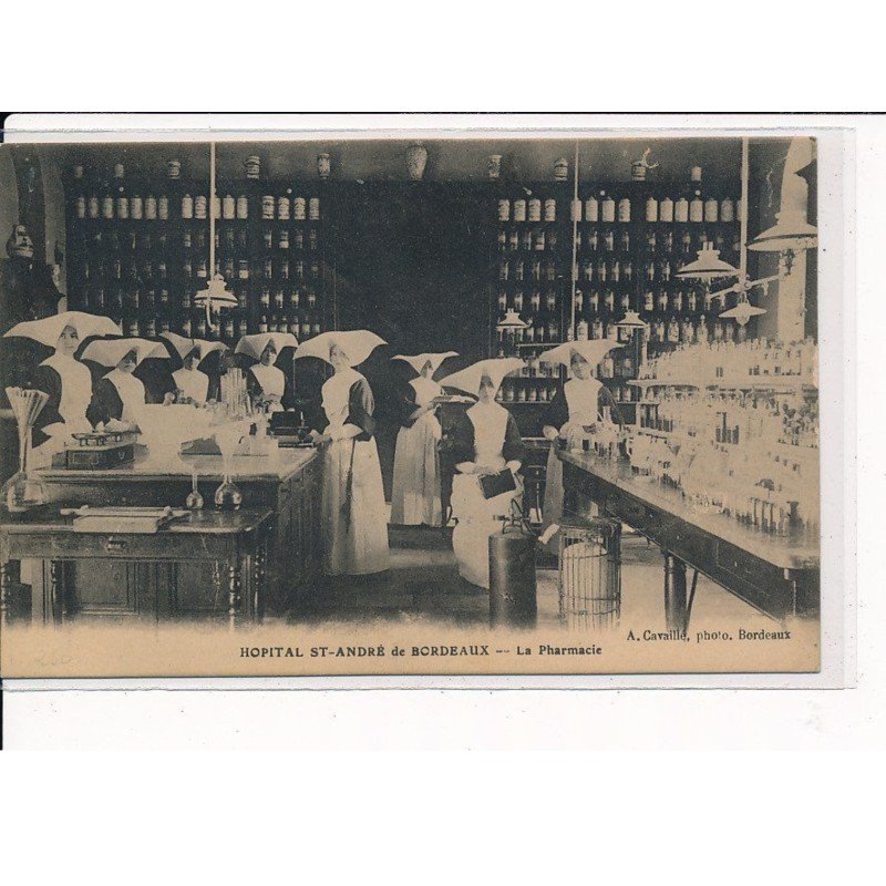 BORDEAUX : Hôpital St-André, la Pharmacie - très bon état