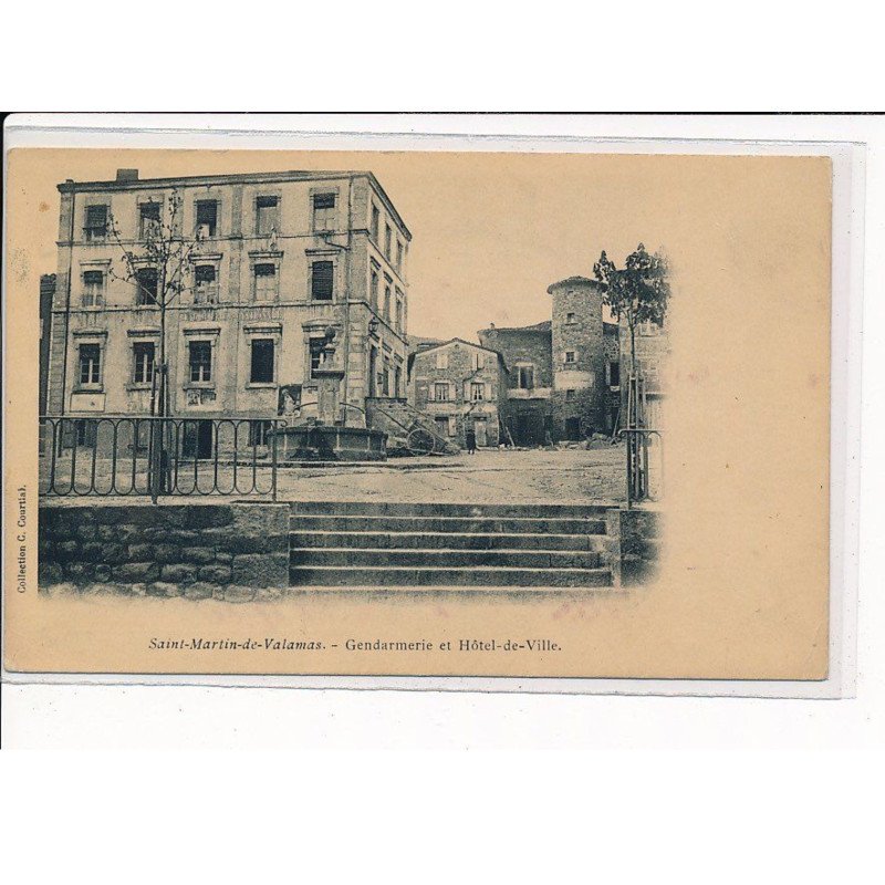 SAINT-MARTIN-de-VALAMAS : Gendarmerie et Hôtel-de-Ville - très bon état