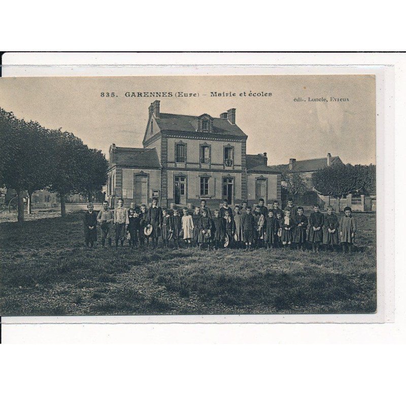 GARENNES : Mairie et Ecoles - très bon état