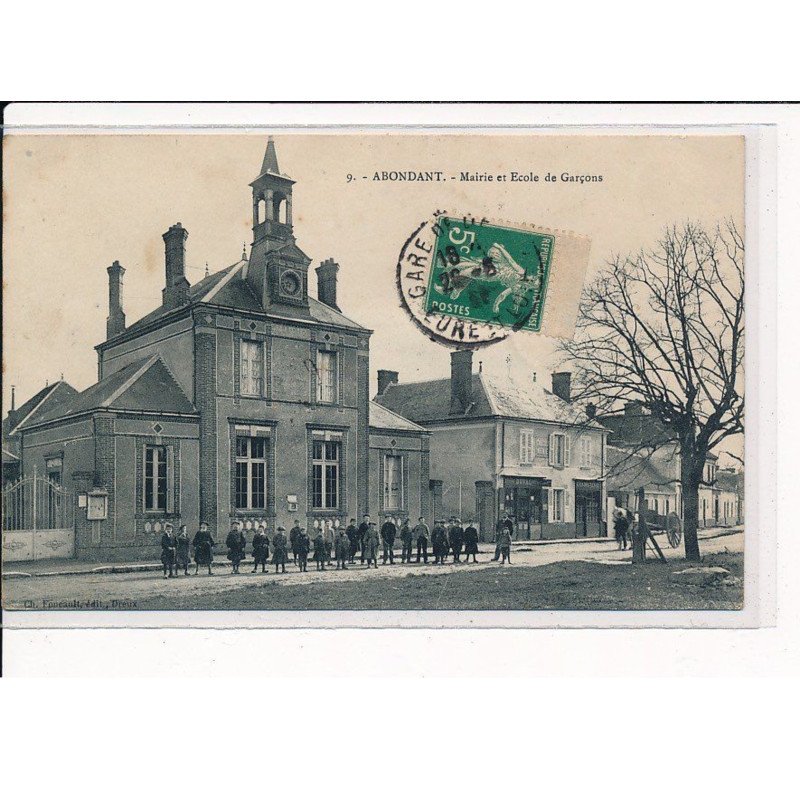 ABONDANT : Mairie et Ecole de Garçons - très bon état