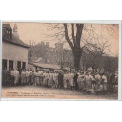 PLEORMEL : les jeunes """"bleuets"""" classe 17 au rassemblement pour les corvées - très bon état