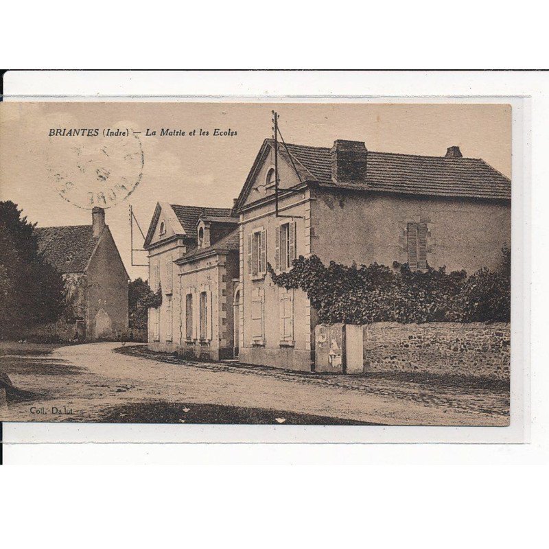 BRIANTES : La Mairie et les Ecoles - très bon état