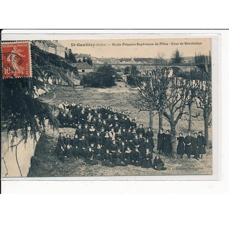 ST-GAULTIER : Ecole Primaire Supérieure de Filles, Cour de Récréation - très bon état