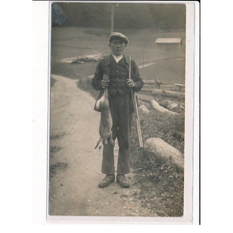 Environs de FORCEY : Un Chasseur et son butin - très bon état