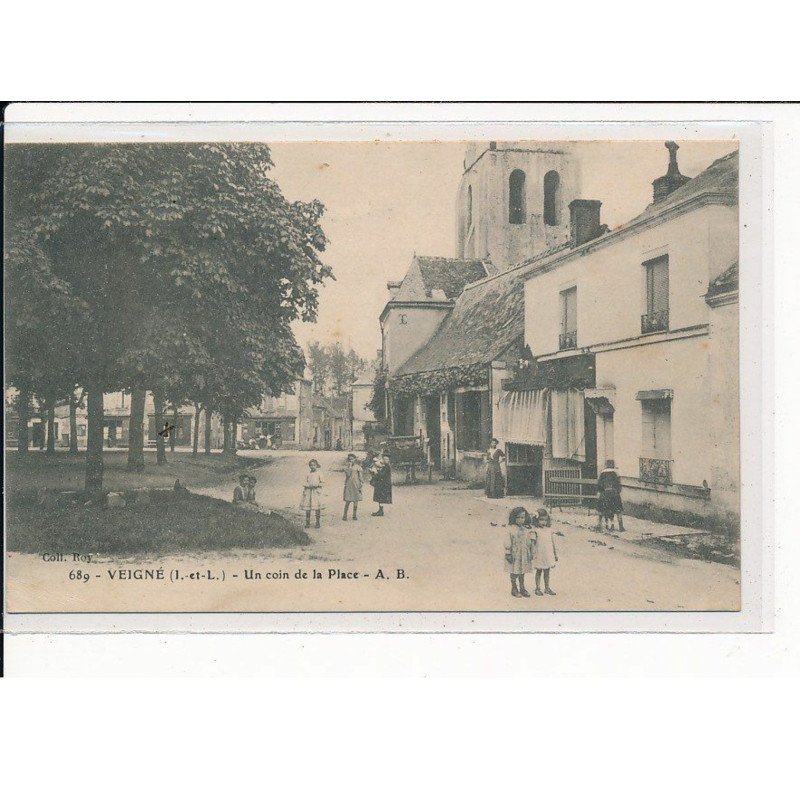 VEIGNE : Un coin de la Place - très bon état