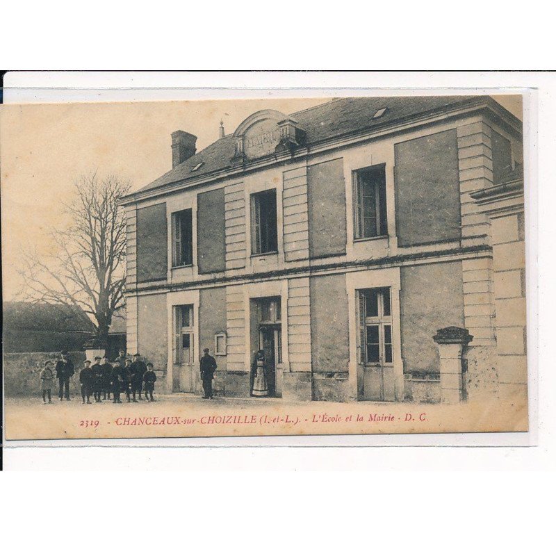 CHANCEAUX-sur-CHOIZILLE : L'Ecole et la Mairie - très bon état