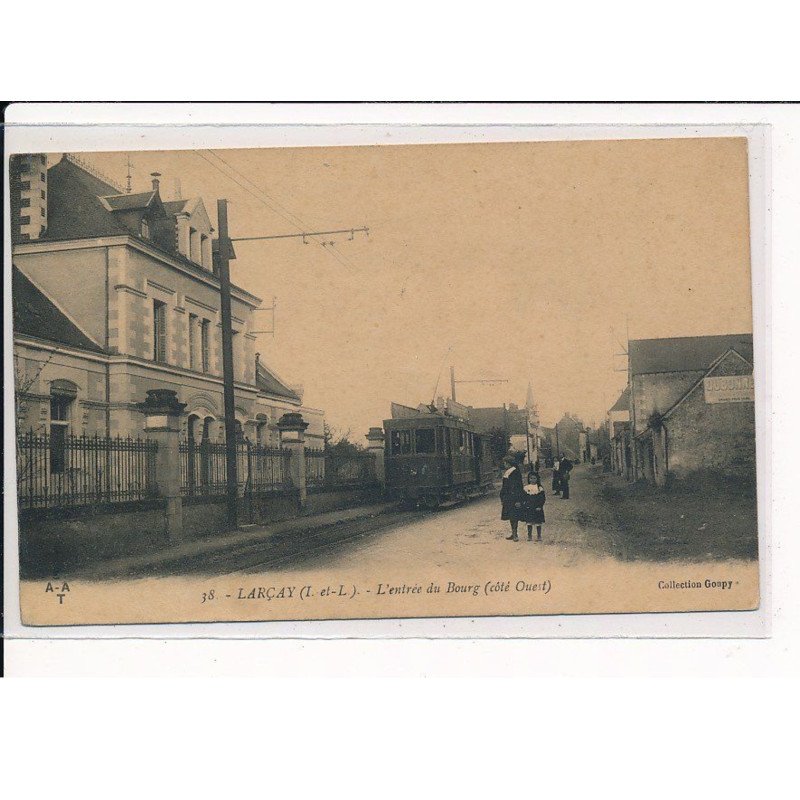 LARCAY : L'Entrée du Bourg - très bon état