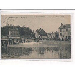 PORT-en-BESSIN : Lancement d'une Barque de Pêche - très bon état