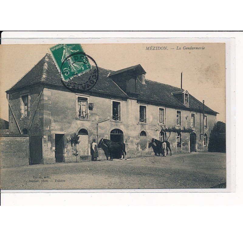 MEZIDON : La Gendarmerie - très bon état
