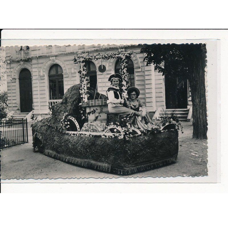 ST-SORLIN-en-VALLOIRE : Corso fleuri des Sapeurs-Pompiers, Le Puits d'Amour (30 avril 1er mai 1950) - très bon état