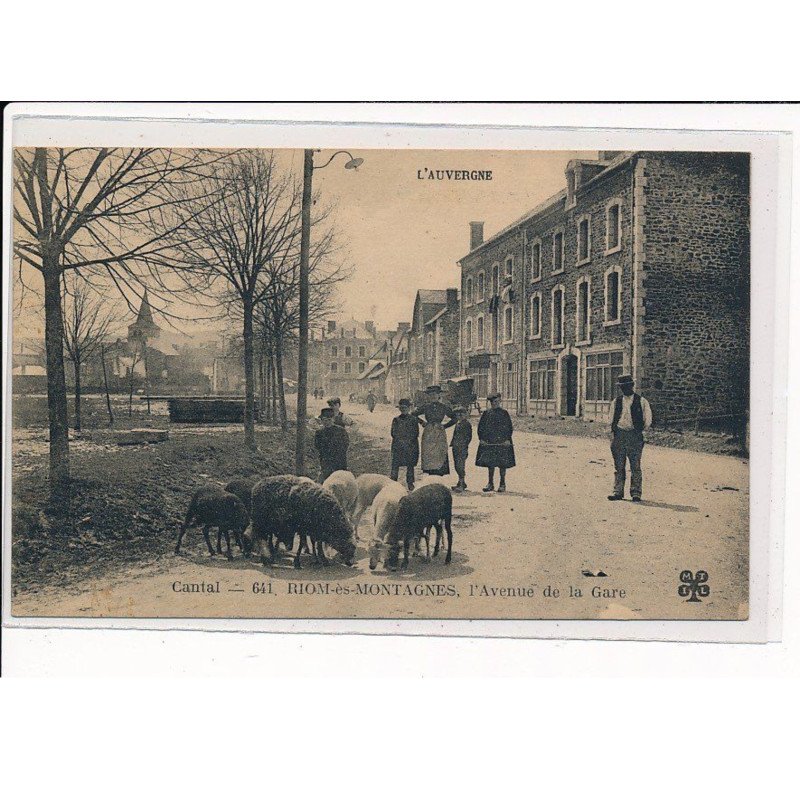 RIOM-ES-MONTAGNES : L'Avenue de la Gare - très bon état