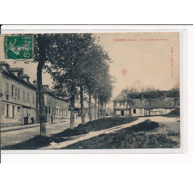TOURNY : Vue sur le Carrefour - très bon état
