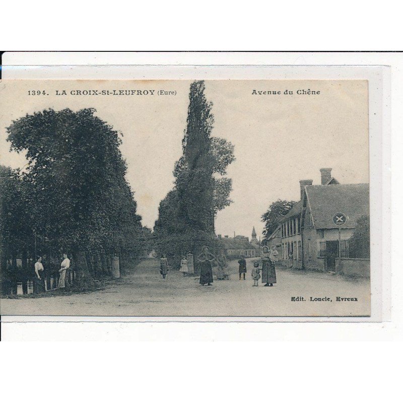 LA-CROIX-ST-LEUFROY : Avenue du Chêne - très bon état