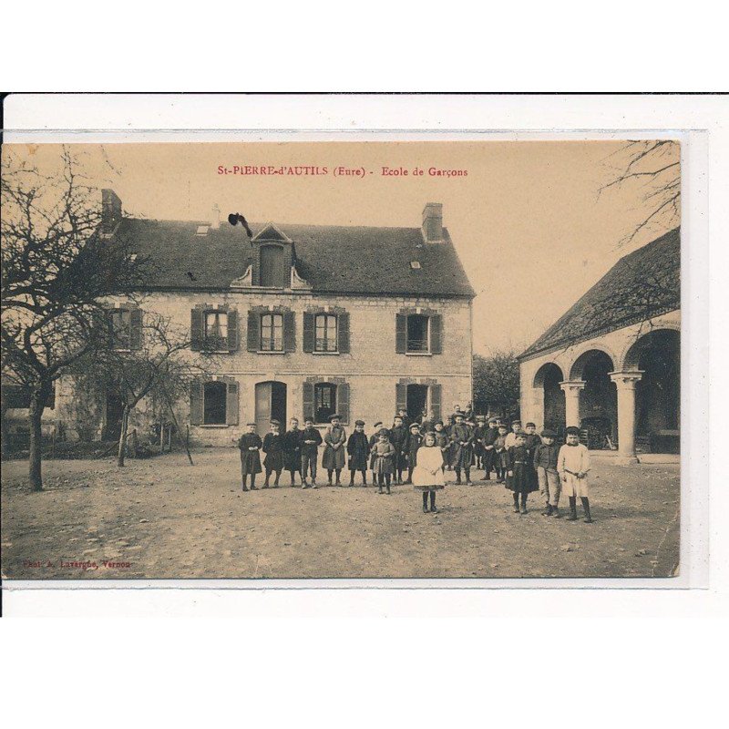 ST-PIERRE-D'AUTILS : Ecole de Garçons - très bon état