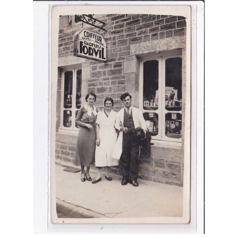 A LOCALISER : carte photo d'un salon de coiffure (coiffeur) -  très bon état