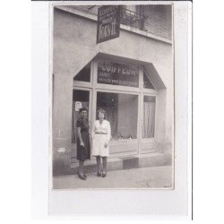A LOCALISER : carte photo d'un salon de coiffure (coiffeur) -  très bon état