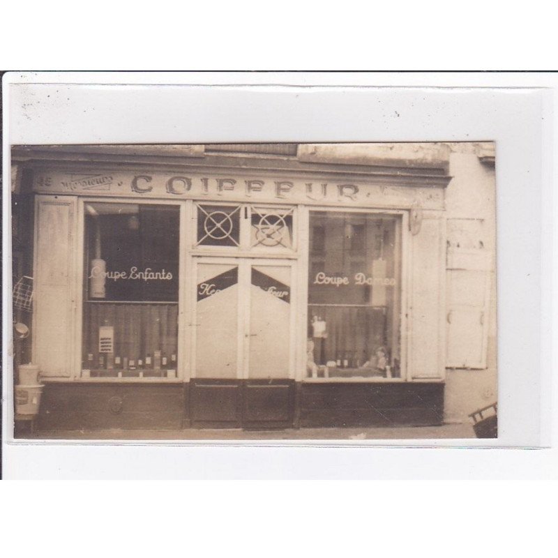 A LOCALISER : photo d'un salon de coiffure (coiffeur) - très bon état